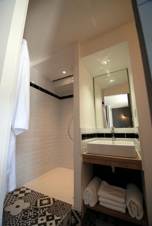 Bed and Breakfast Les Jardins De Galicia Sète Habitación foto